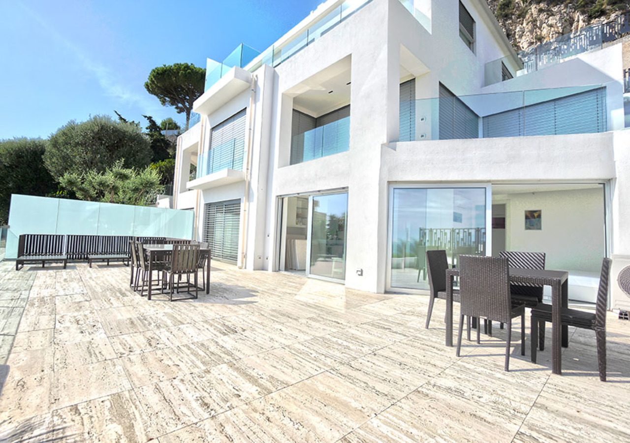 Cap d'Ail - Luxurious 2 bedroom apartment with wide terrace with