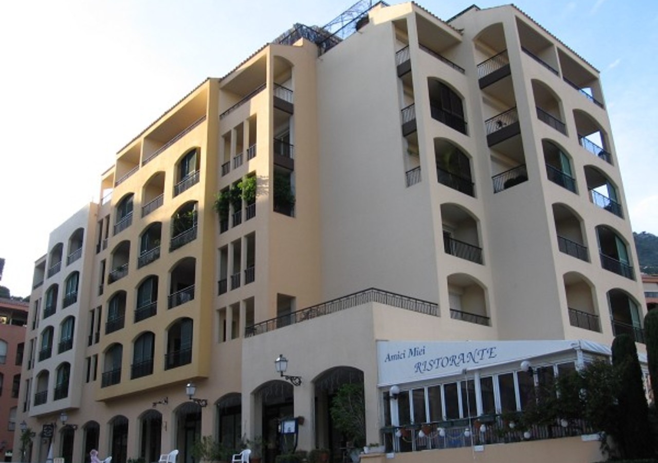 PORTO DI FONTVIEILLE - CIMABUE - Ufficio con vetrina