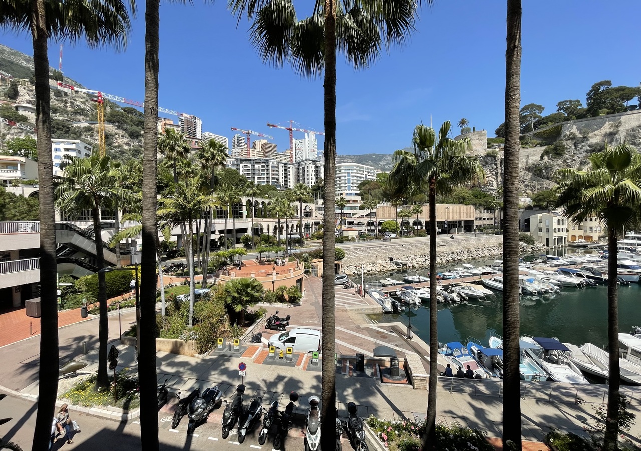 Fontvieille: Studio avec grande loggia vue port, cave et parking