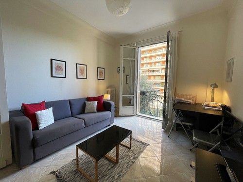La Rousse - Saint Roman: bilocale con balcone