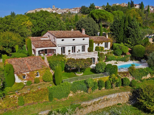 Montauroux - Fayence: Magnifique villa avec piscine et vue panor - 2