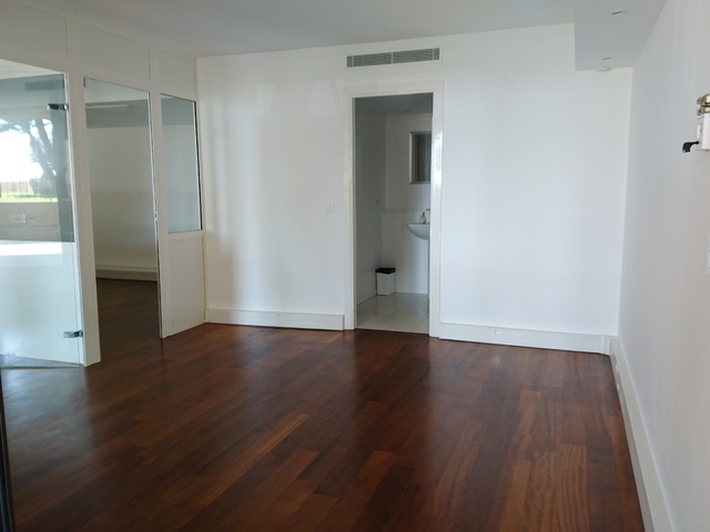 Fontvieille - Office in perfect condition with large store windo - 2
