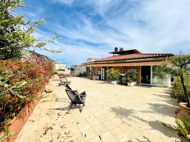 Mentone Garavan: rooftop di 4 locali con ampio terrazzo e parche - 1