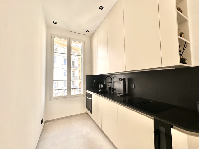 LARVOTTO - 2 Pièces MEUBLE - entièrement renouvé et décoré avec  - 5