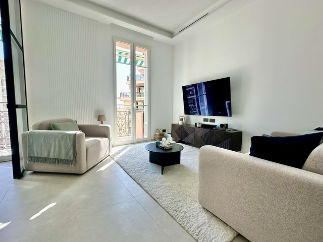 LARVOTTO - 2 Pièces MEUBLE - entièrement renouvé et décoré avec  - 2