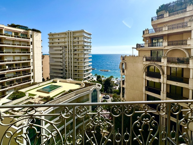 LARVOTTO - 2 Pièces MEUBLE - entièrement renouvé et décoré avec  - 1