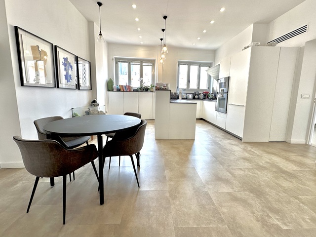 BOULEVARD DES MOULINS - 4 Rooms - Fully renovated - 6