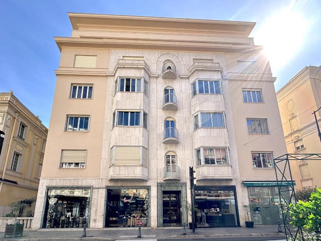 BOULEVARD DES MOULINS - 4 Rooms - Fully renovated - 11